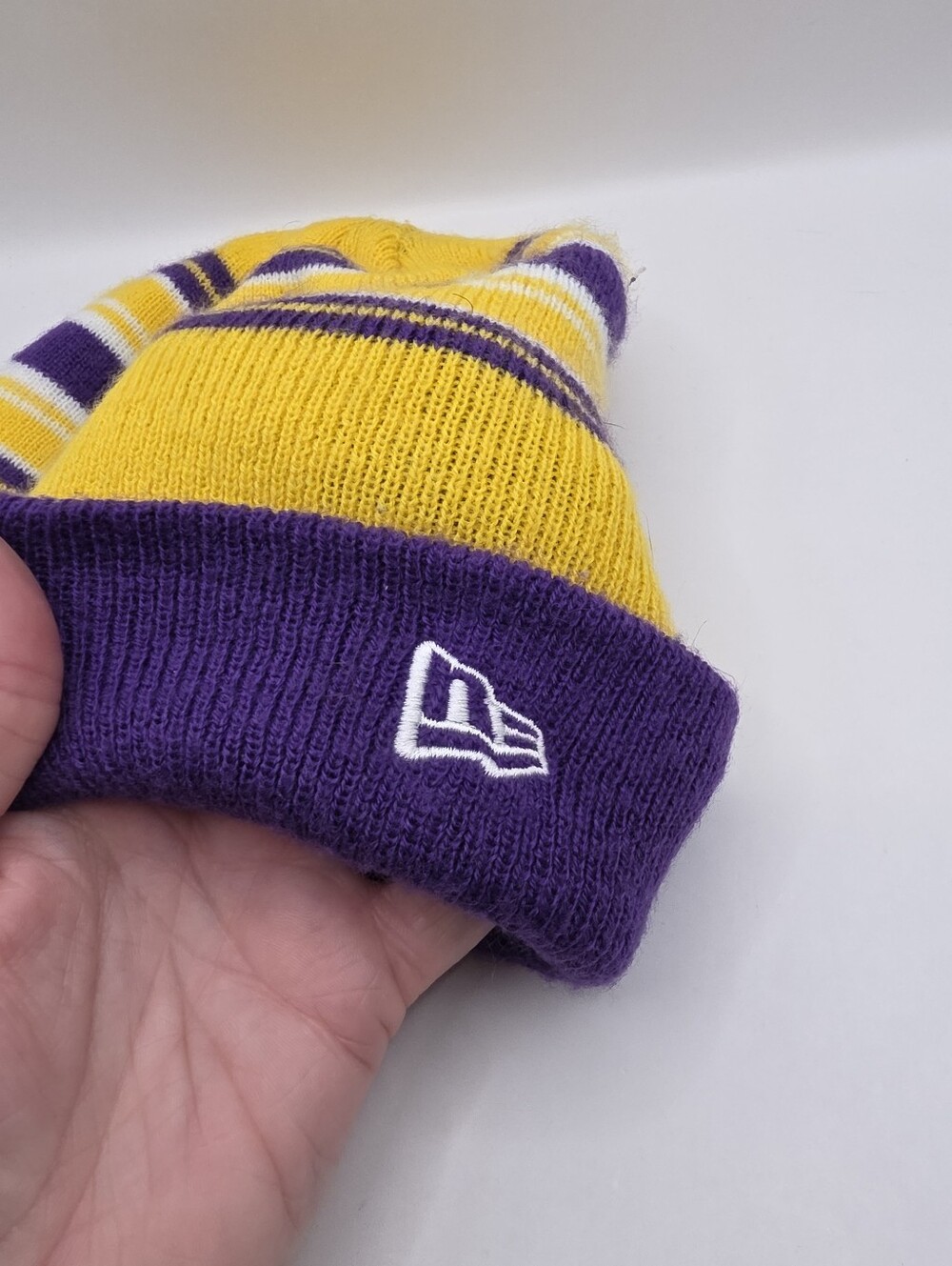 New Era Los Angeles Lakers Beanie Striped Knit Snow Winter Hat - Picture 3 of 4
